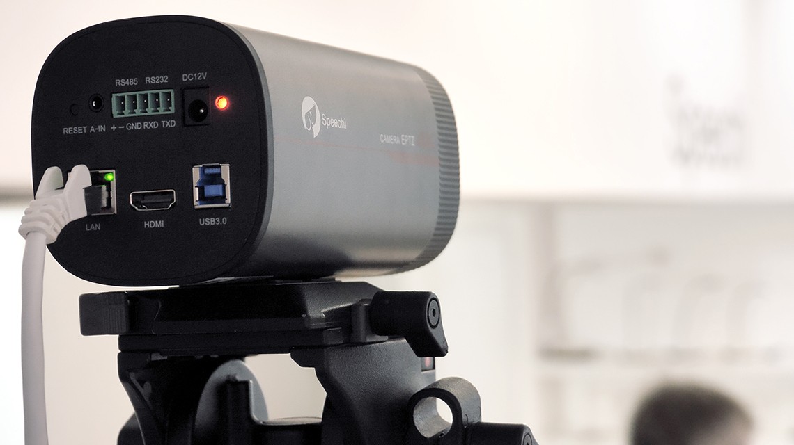 caméra panoramique et auto-tracking pour faire cours à distance